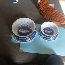 Padres. Dog Bowl.