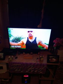 32-in Samsung Smart TV with Google Chromecast included