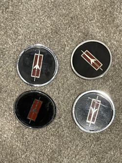 Cutlass hubcap chips