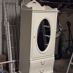 Girls chest of drawers with mirror