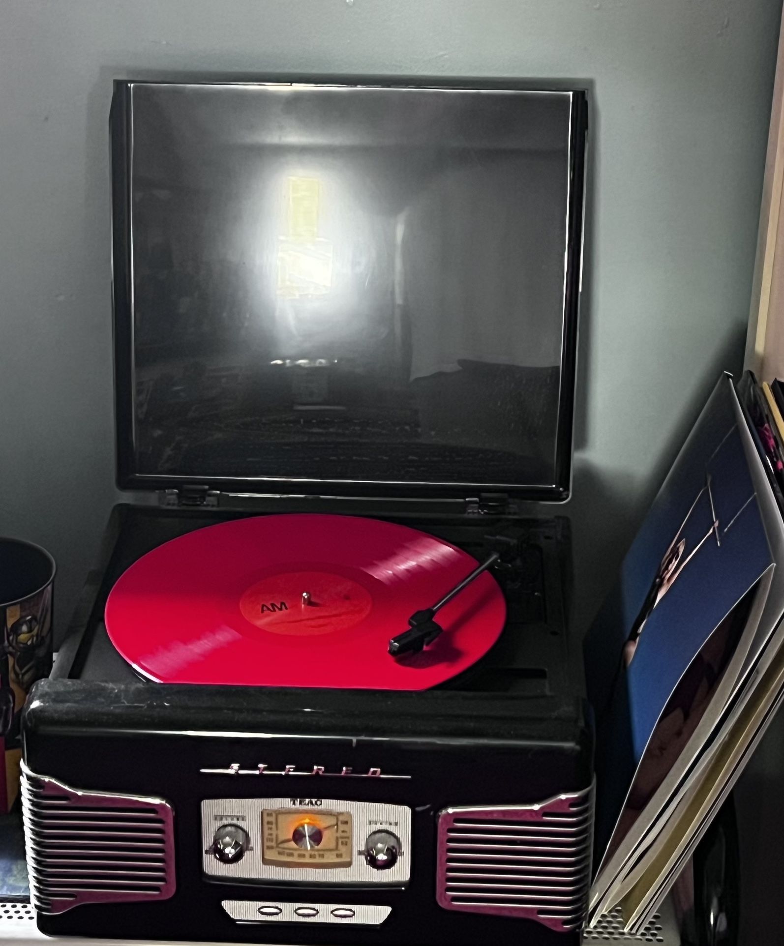 Teac Record Player, Turntable AM/FM Radio SL-A100