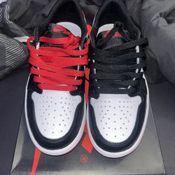 Air Jordan 1 Retro Low OG “Black toe” 