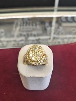 14ksolid gold diamond ring 14.4 grams size 7 layway available 10% Dwon if you interested please make sure you ask for Maribel thank you