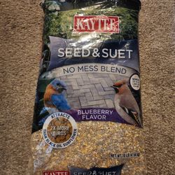 Kaytee Seed & Suet No Mess Blend Blueberry Flavor, 10 lbs. New. Could trade for other parrot food. Best before 06 Feb 2026.