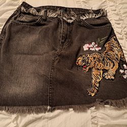 Women's Jean Skirt Size Medium Black Tiger Decor❤️😍