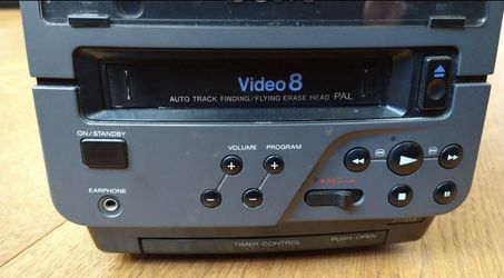 Sony Trinitron EV-DT1 Video 8 Combo Player Color TV - Video