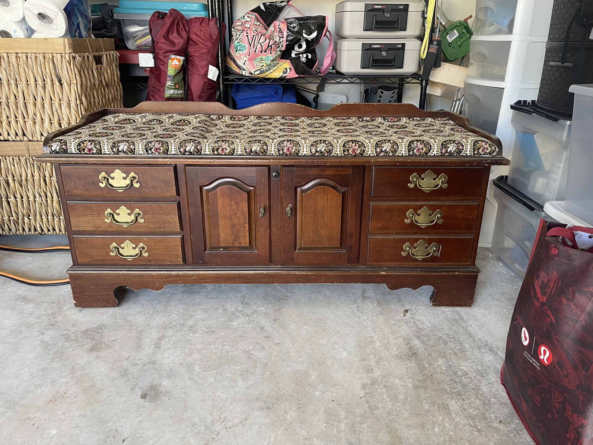 Lane Cedar Chest for Sale in Tumwater, WA OfferUp