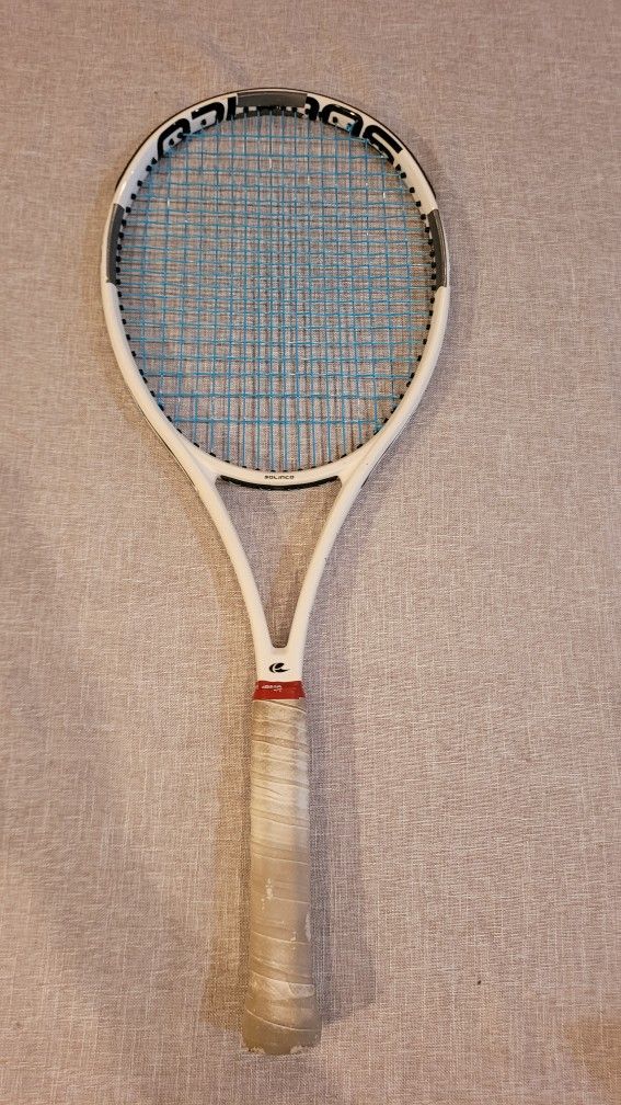Solinco Whiteout V2 305 Tennis Racket Clean, Newly Strung Zero String
