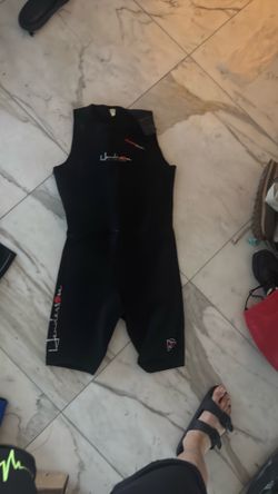 Henderson divewear  L size