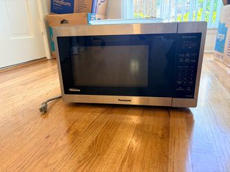 Panasonic - 1.2 Cu. Ft. 1200-Watt Countertop Microwave Oven with Inverter Technology - Stainless Steel