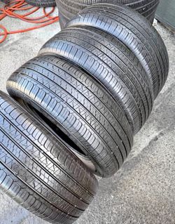 205/60/16nexen Selling a set of 4 tires in excellent condition 🫡