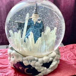 The San Francisco Music Box Co 1992 Crystal Visions MERLIN Snow Water Globe In Excellent Condition it is Pre Owned 