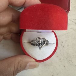 925 Sterling Silver 1/8 Ct. Black And Clear Diamonds 💎 Heart Ring , Size7.5, Marked 925 JWBR, Tested !! Please See Last Photo