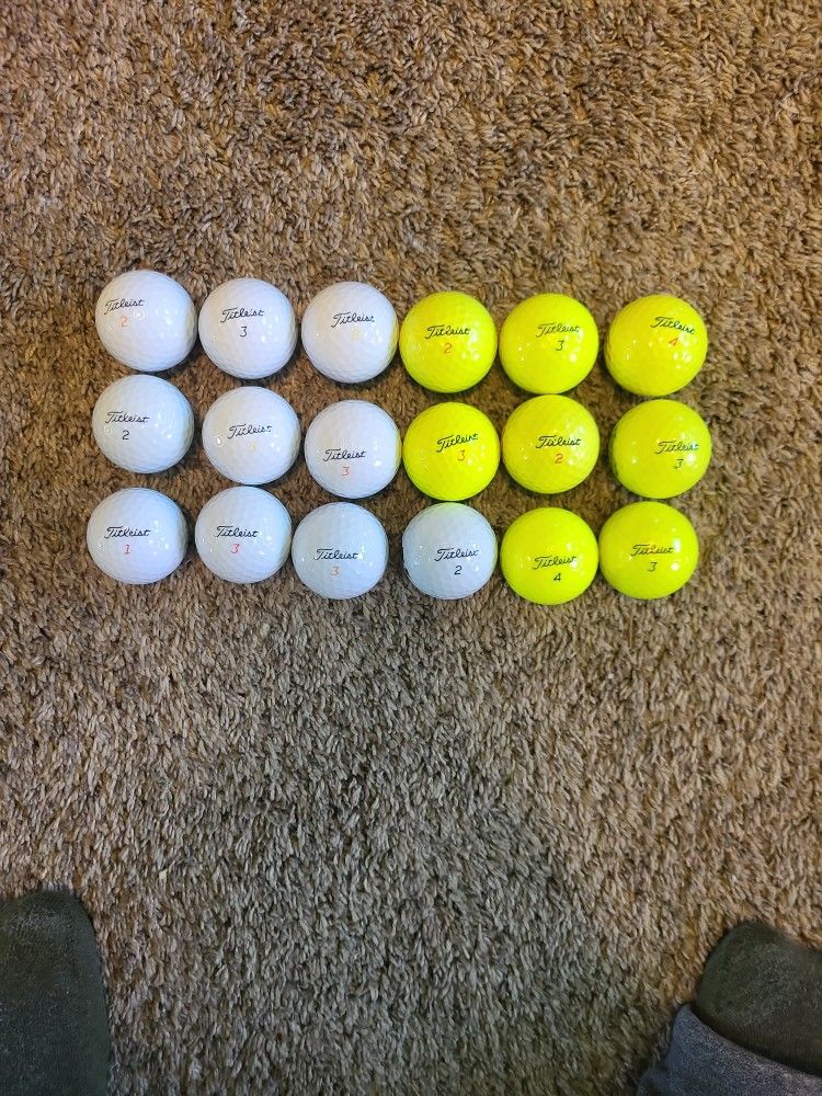 18 Like New Titleist Golf Ball