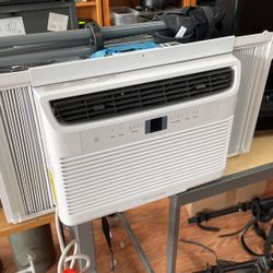 AC  Frigidaire New 