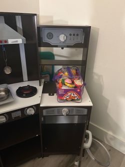 Modern Wooden Corner Play Kitchen – Excellent Condition