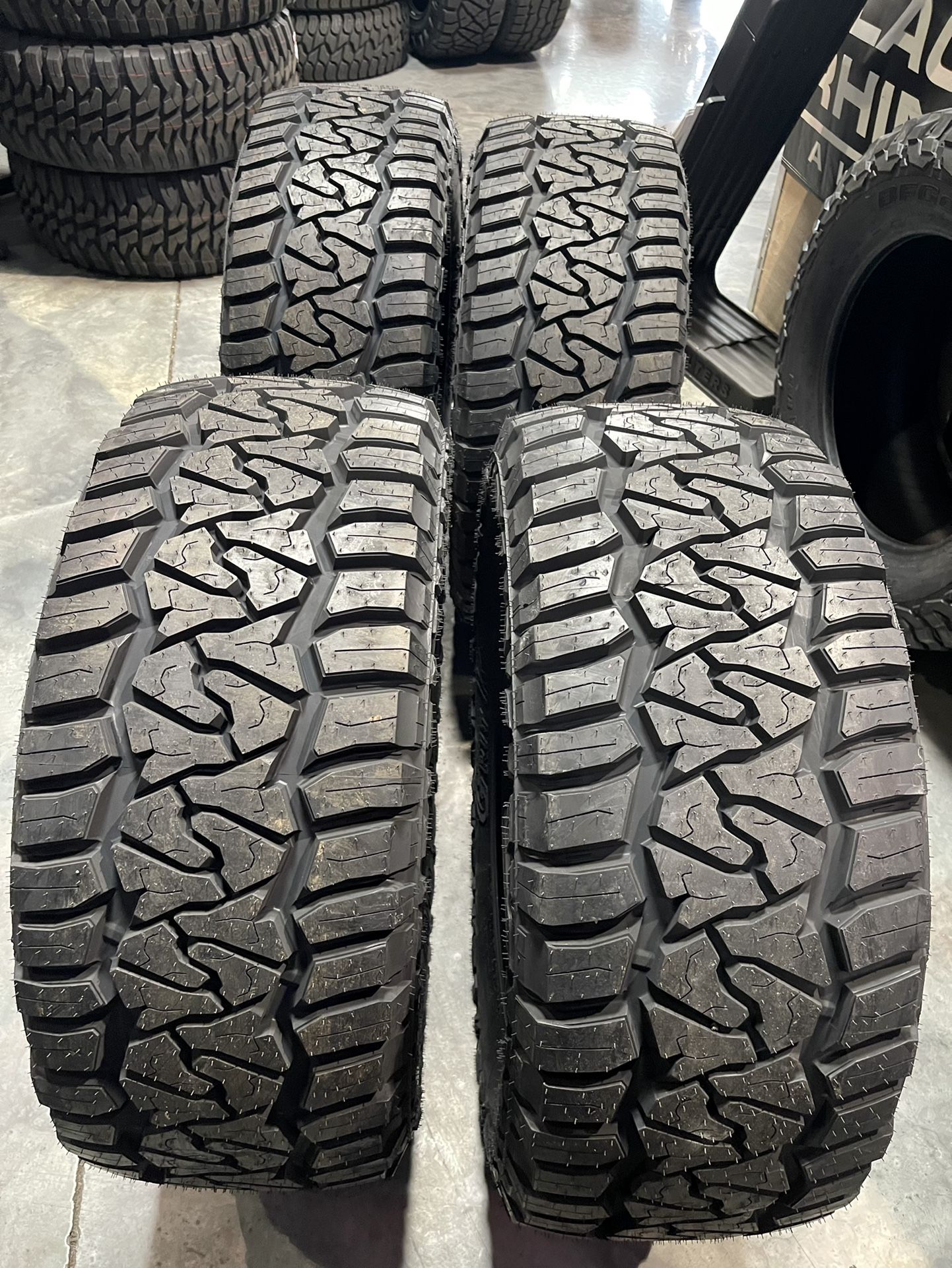 Method. Mr305 Wheels 18x9 8x6.5 8x180 & 33x12.5018 12PLY tires for