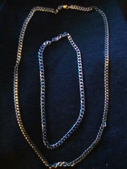 14 k neckless and bracelet to match