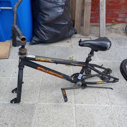 Cuadro de bicicleta BMX Chaos. 

Bike frame for restore it 
Cuadro de bicicleta BMX Chaos. 

Bike frame for restore 