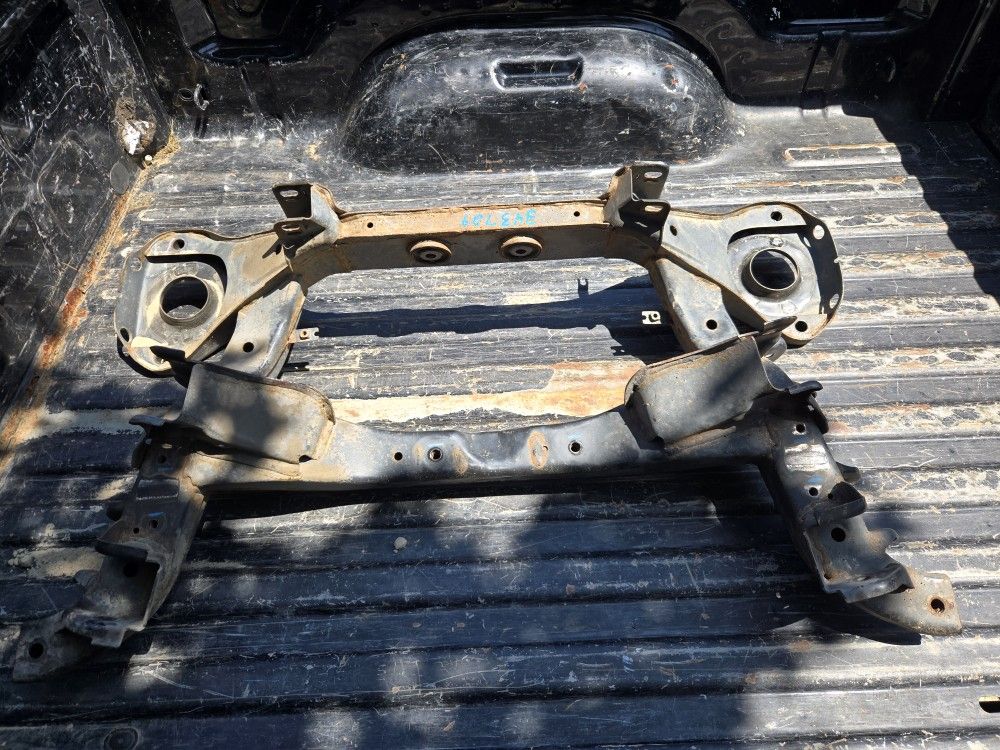 2011 4X4 NISSAN Armada Platinum Rear SUB FRAME OEM
