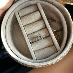 White Gold Center of me 10k