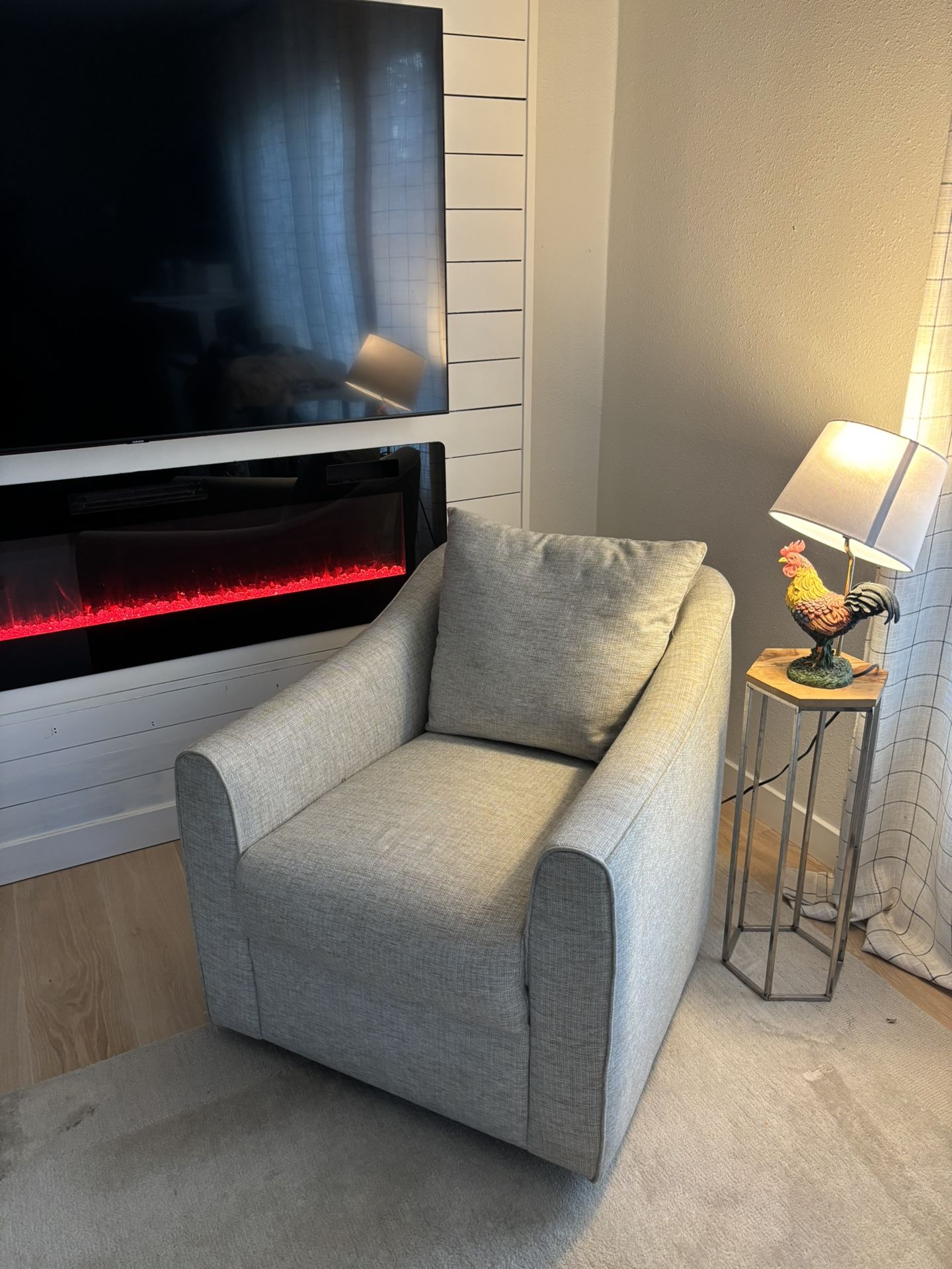 Comfy Swivel Lounge Chair
