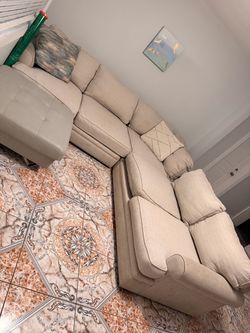 Living Room Sofa (sectional) & Trunddle