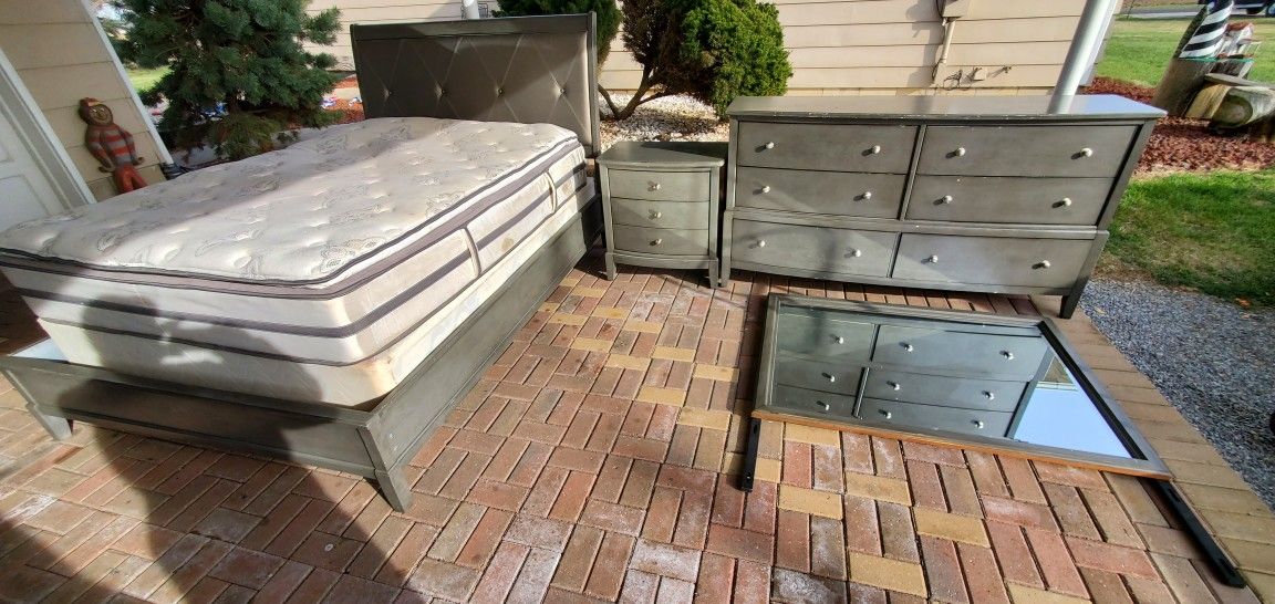 queen bed bedroom set. dresser nightstand bed frame. box spring and Mattress if wanted. delivery