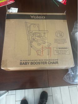 New yo-yoleo booster chair with removable tray