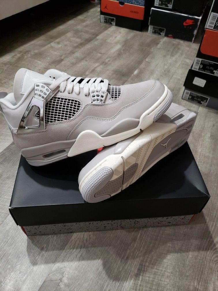 Air Jordan Retro 4 Frozen Moments