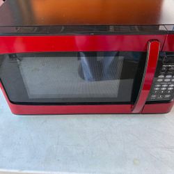 Hamilton Beach Red Microwave – 1000W – Works Great