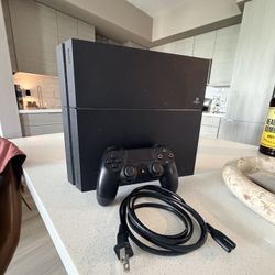 PS4 w Games and Controller 500GB