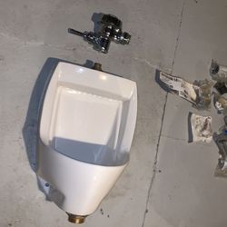 New Opened Box American Standard Maybrook 1.0 Mens Bathroom Urinal- With Some New And Possibly Lightly Used Adaptors (but Think All Are There