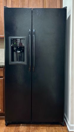 GE 25.3 cu. ft. Side-by-Side Refrigerator – Black – Working Condition
