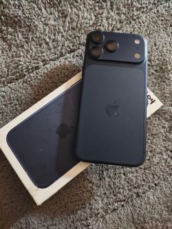 iPhone 17 pro max new condition T-mobile device box and charger included no iCloud lock,clean IMEI 256GB version