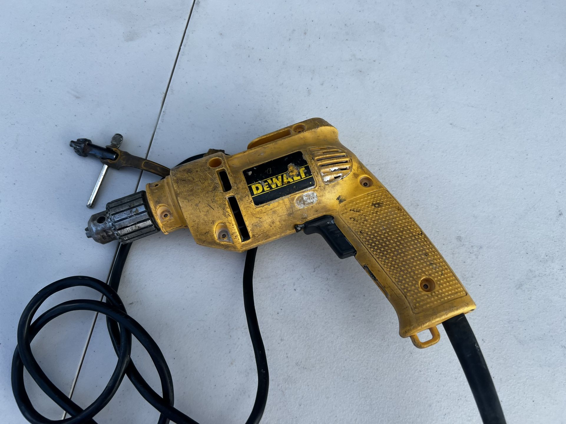 DW101 DEWALT CORDED VSR DRILL MODEL DW 101 w/ Chuck Key.