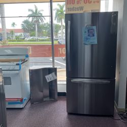 Refrigerator Lg 33” Inches Wide New Open Box And 1 Year Warranty 
