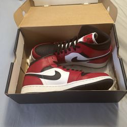 Air Jordan 1 Mid 