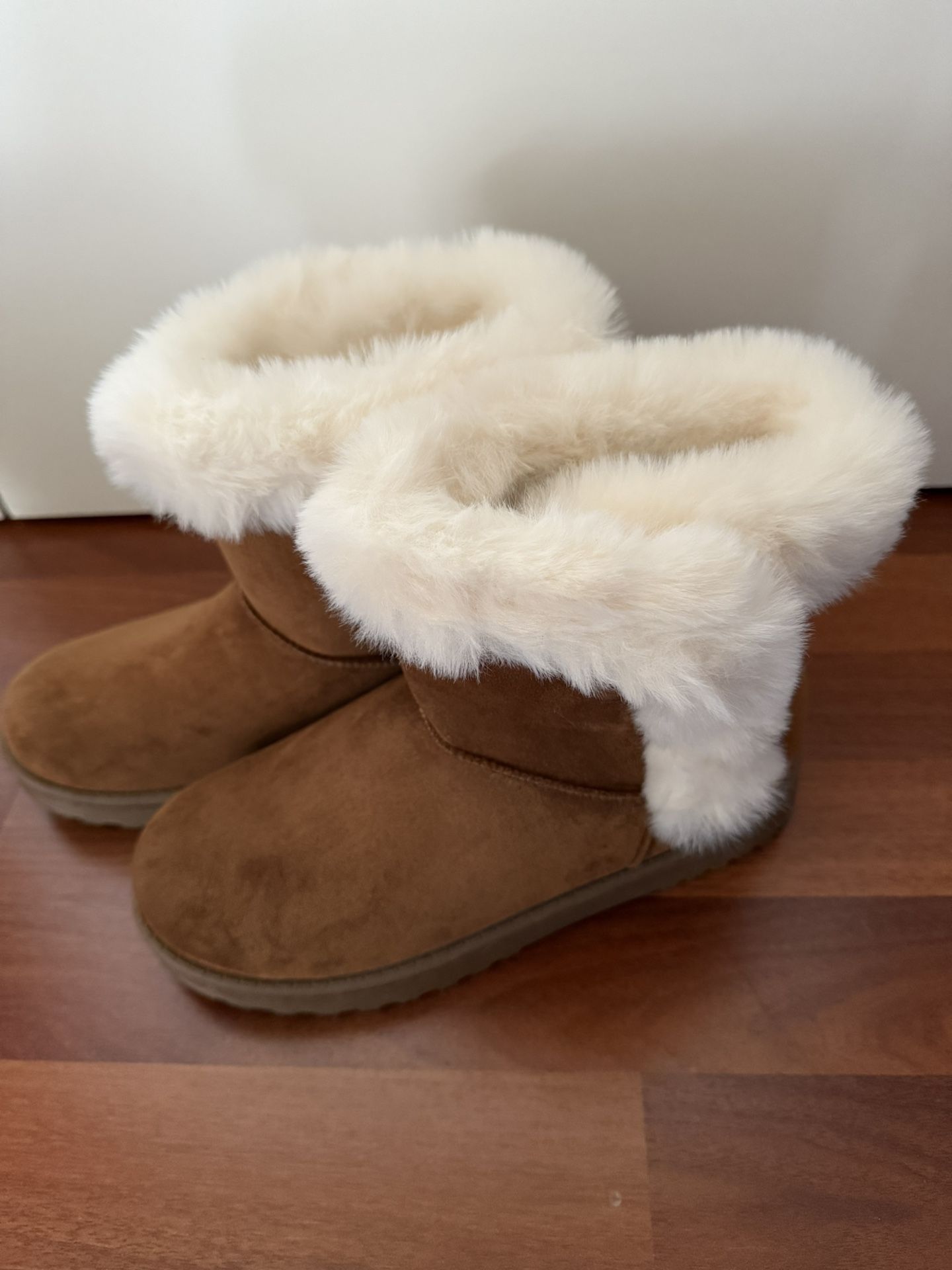 New woman boots size 7.5