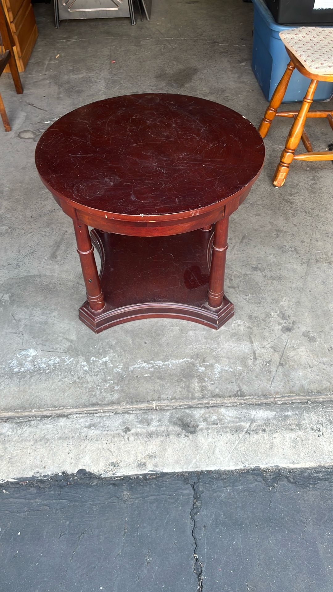 Round end table