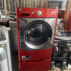 Kenmore Elite gas washer and dryer with a three-month warranty in good condition. Free delivery in the Oakland area. Outside the Oakland area, a small
