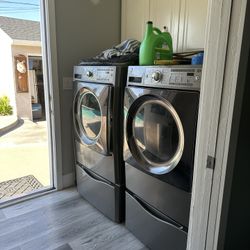 Kenmore Elite Washer/Dryer Set With Pedestal Stands