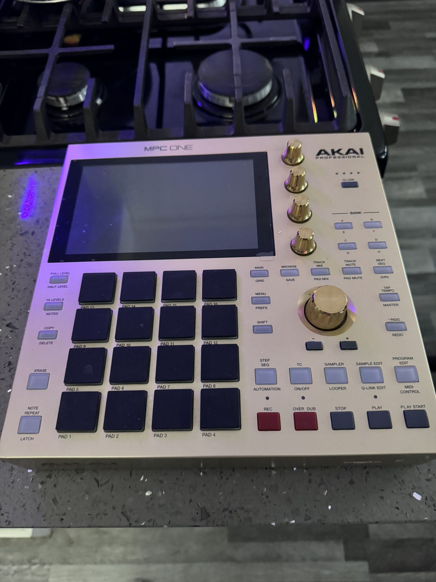 Akai Mpc One (Special Gold Edition)