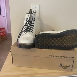Doc Martens New Size 8w