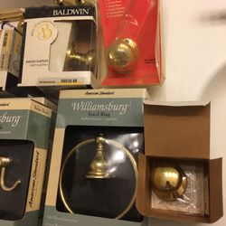 Assorted Brass Bathroom Hardware (Towel Holder, Knobs)