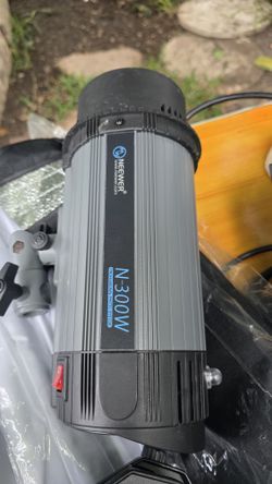 2 Neewer Studio Strobes Plus Extras +++