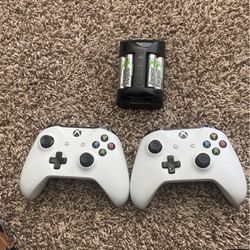 Xbox One Controller With Charging Batteries 