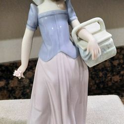 Vintage Lladro Porcelain Figurine " Tailormade"