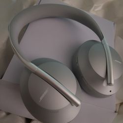 Bose Headphones  Noise Cancelletion  New   No Box 