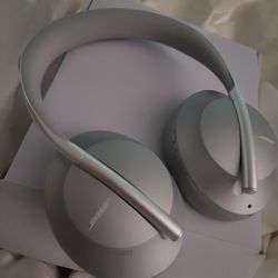 Bose Headphones  Noise Cancelletion  New   No Box